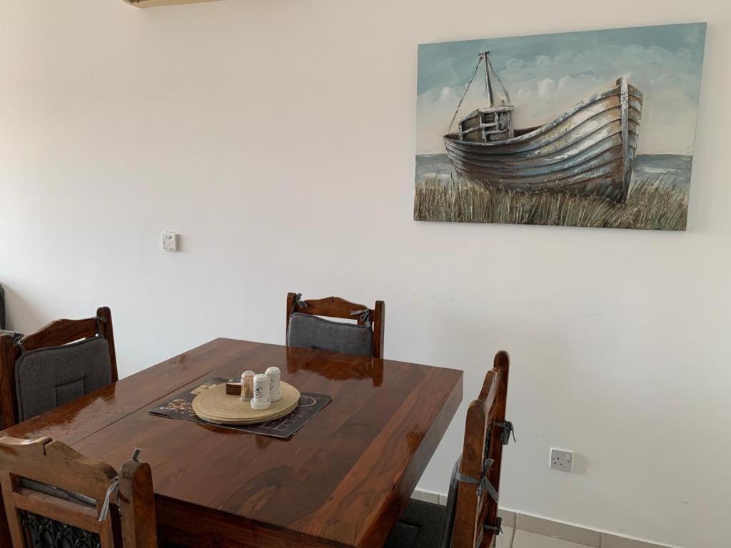 Comfortable 2 Bedroom Apartment In Popular Limnaria Gardens Paphos Exterior foto