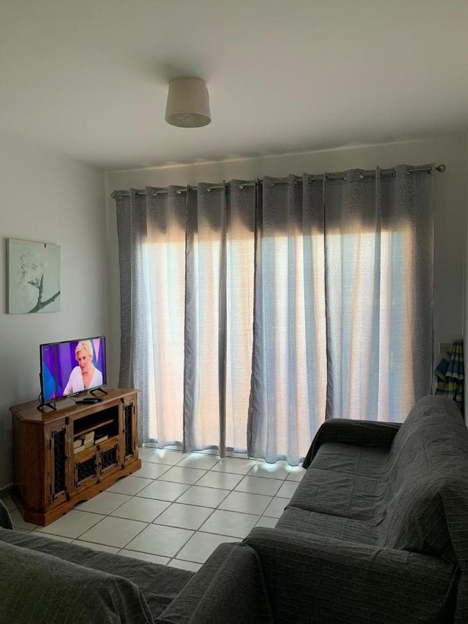 Comfortable 2 Bedroom Apartment In Popular Limnaria Gardens Paphos Exterior foto